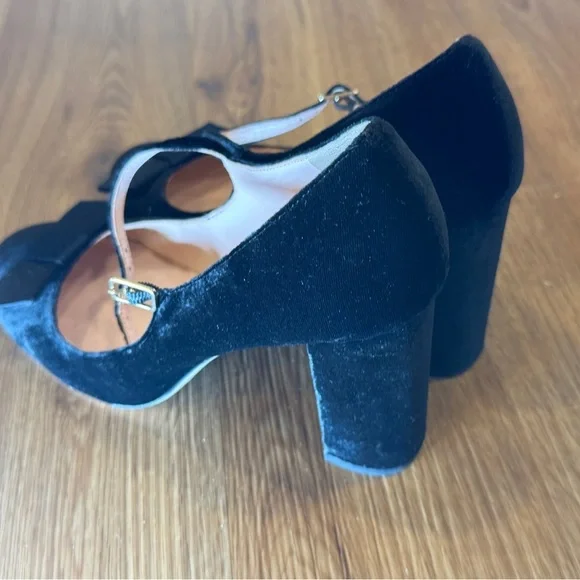 Kate Spade Black Heels with Bow Accent - Picture 12 of 13